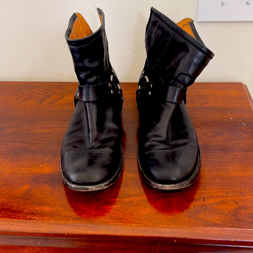 Frye boots gently used great boot size 8.5